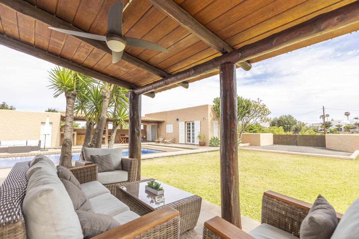 5 soveværelse Villa til salg i Arafo med swimmingpool garage - € 990.000 (Ref: 8307341)