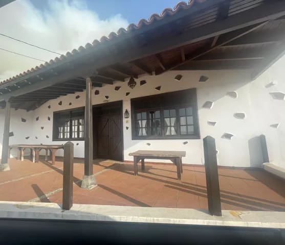 3 sovrum Villa till salu i La Orotava med garage - 370 000 € (Ref: 8417084)