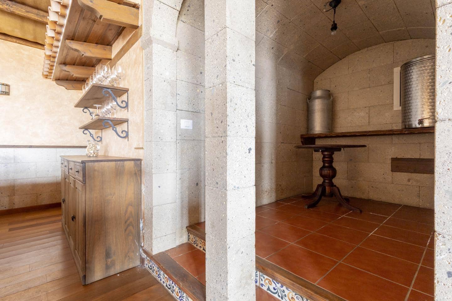 3 bedroom Villa for sale in La Orotava with garage - € 370,000 (Ref: 8417084)