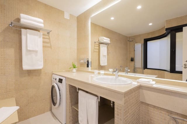 2 bedroom Flat for sale in Torviscas Centro y Alto, Adeje with pool - € 330,000 (Ref: 8537973)