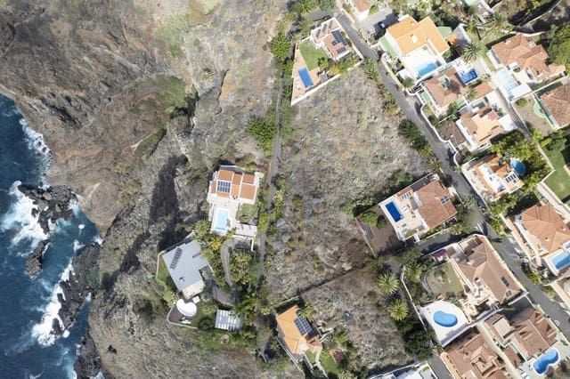 Undeveloped Land for sale in Santa Cruz de Tenerife - € 1,769,858 (Ref: 8550300)