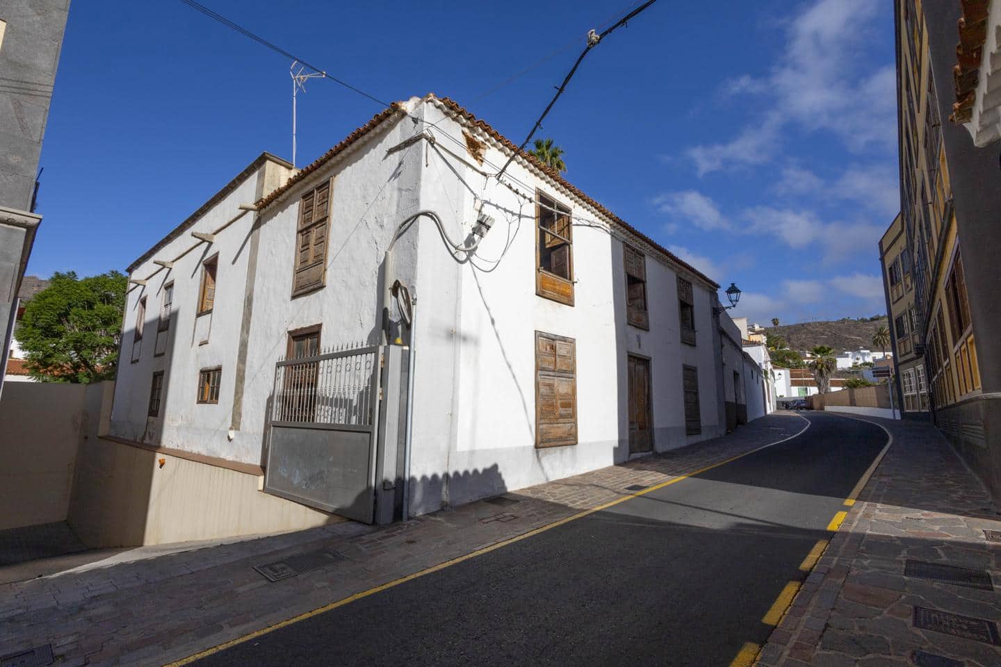 8 sypialnia Willa na sprzedaż w Arona z garażem - 600 000 € (Ref: 8611775)