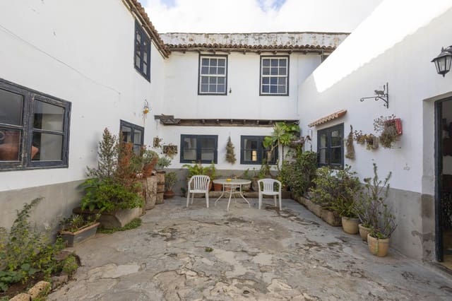 8 quarto Moradia para venda em Arona com garagem - 600 000 € (Ref: 8611775)