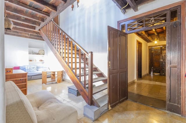 8 quarto Moradia para venda em Arona com garagem - 600 000 € (Ref: 8611775)