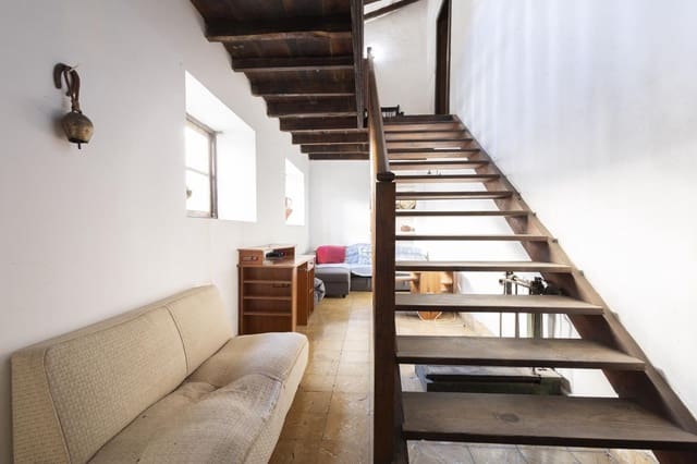 8 quarto Moradia para venda em Arona com garagem - 600 000 € (Ref: 8611775)