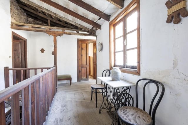 8 quarto Moradia para venda em Arona com garagem - 600 000 € (Ref: 8611775)