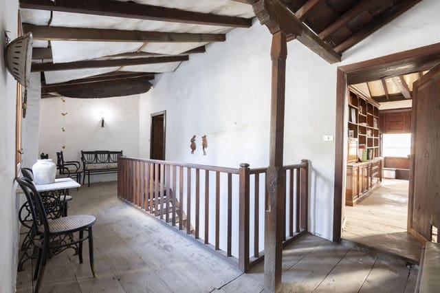 8 quarto Moradia para venda em Arona com garagem - 600 000 € (Ref: 8611775)