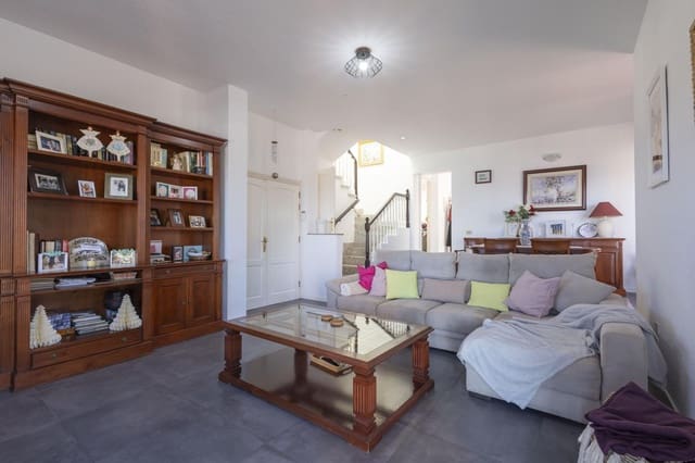 4 slaapkamer Villa te koop in El Sauzal met zwembad - € 590.000 (Ref: 8699257)