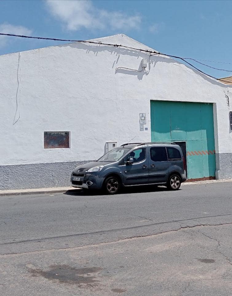 Erhverv til salg i Arico - € 200.000 (Ref: 8895511)