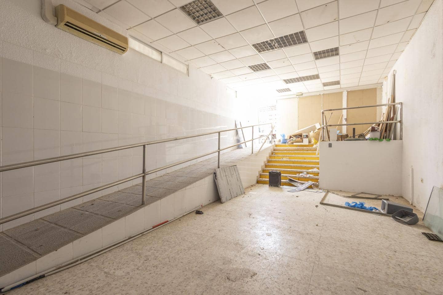 1 bedroom Business for sale in Callao Salvaje - € 300,000 (Ref: 9066624)