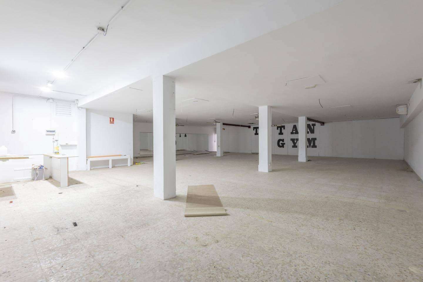 1 bedroom Business for sale in Callao Salvaje - € 300,000 (Ref: 9066624)