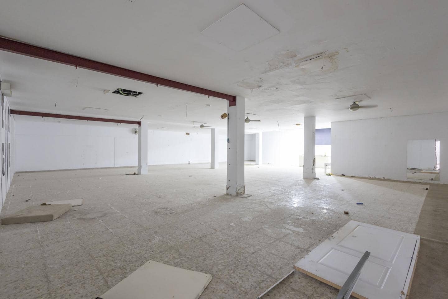 1 bedroom Business for sale in Callao Salvaje - € 300,000 (Ref: 9066624)