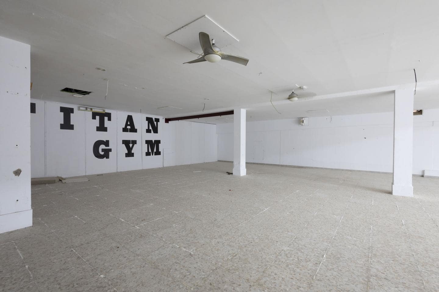 1 bedroom Business for sale in Callao Salvaje - € 300,000 (Ref: 9066624)