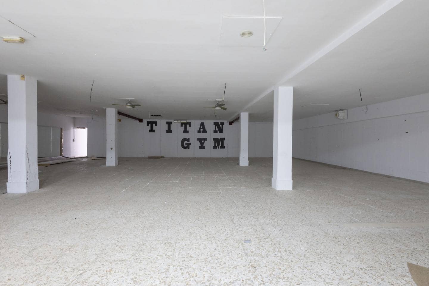 1 bedroom Business for sale in Callao Salvaje - € 300,000 (Ref: 9066624)