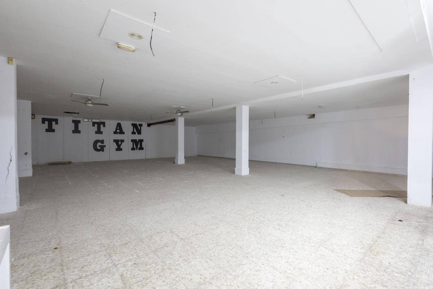 1 bedroom Business for sale in Callao Salvaje - € 300,000 (Ref: 9066624)