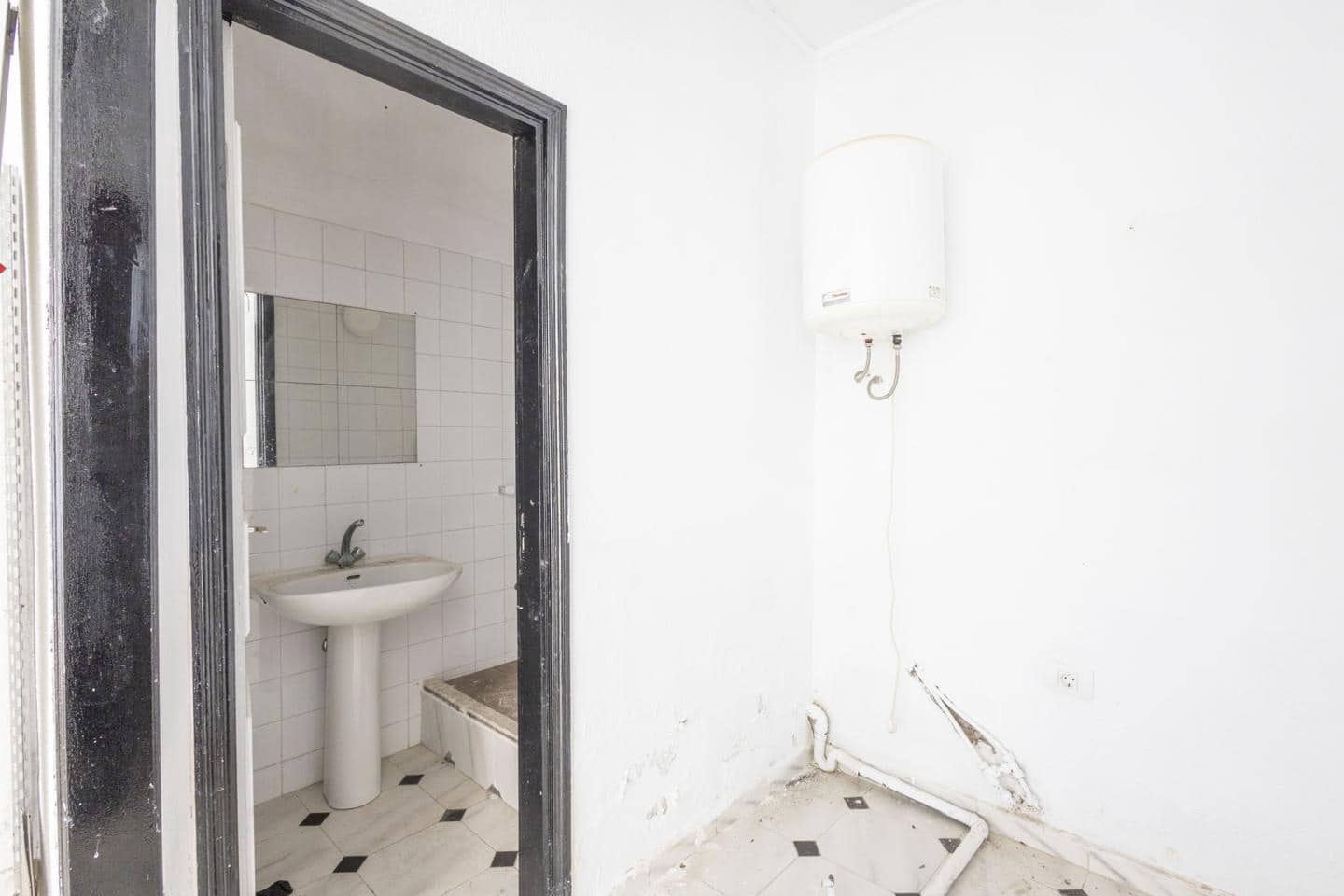 1 bedroom Business for sale in Callao Salvaje - € 300,000 (Ref: 9066624)