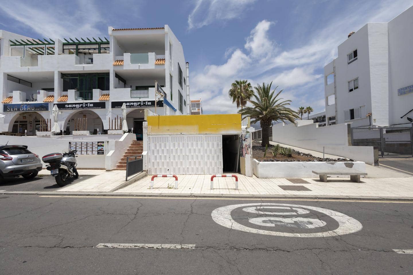 1 bedroom Business for sale in Callao Salvaje - € 300,000 (Ref: 9066624)