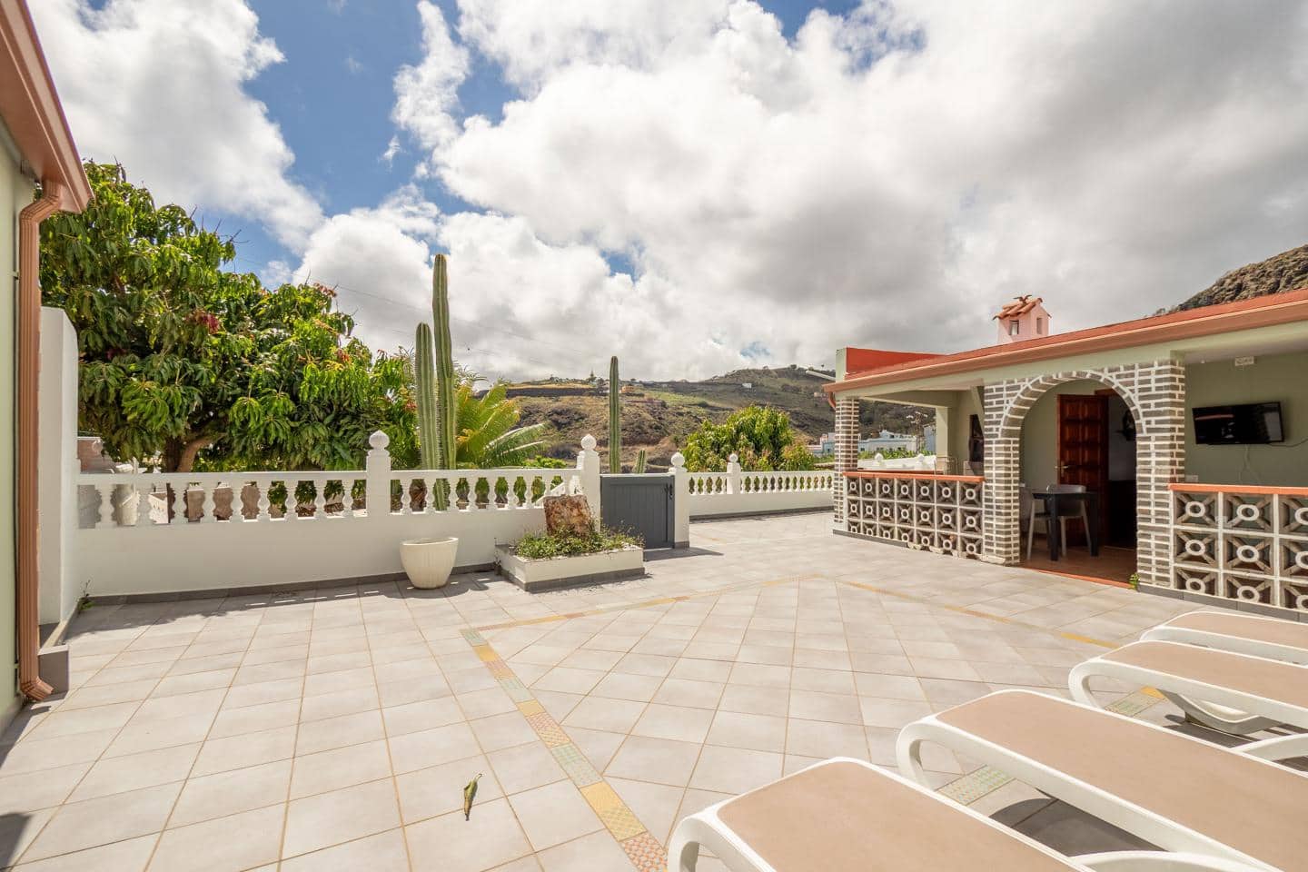 9 soveværelse Villa til salg i Moya - € 798.000 (Ref: 9066625)