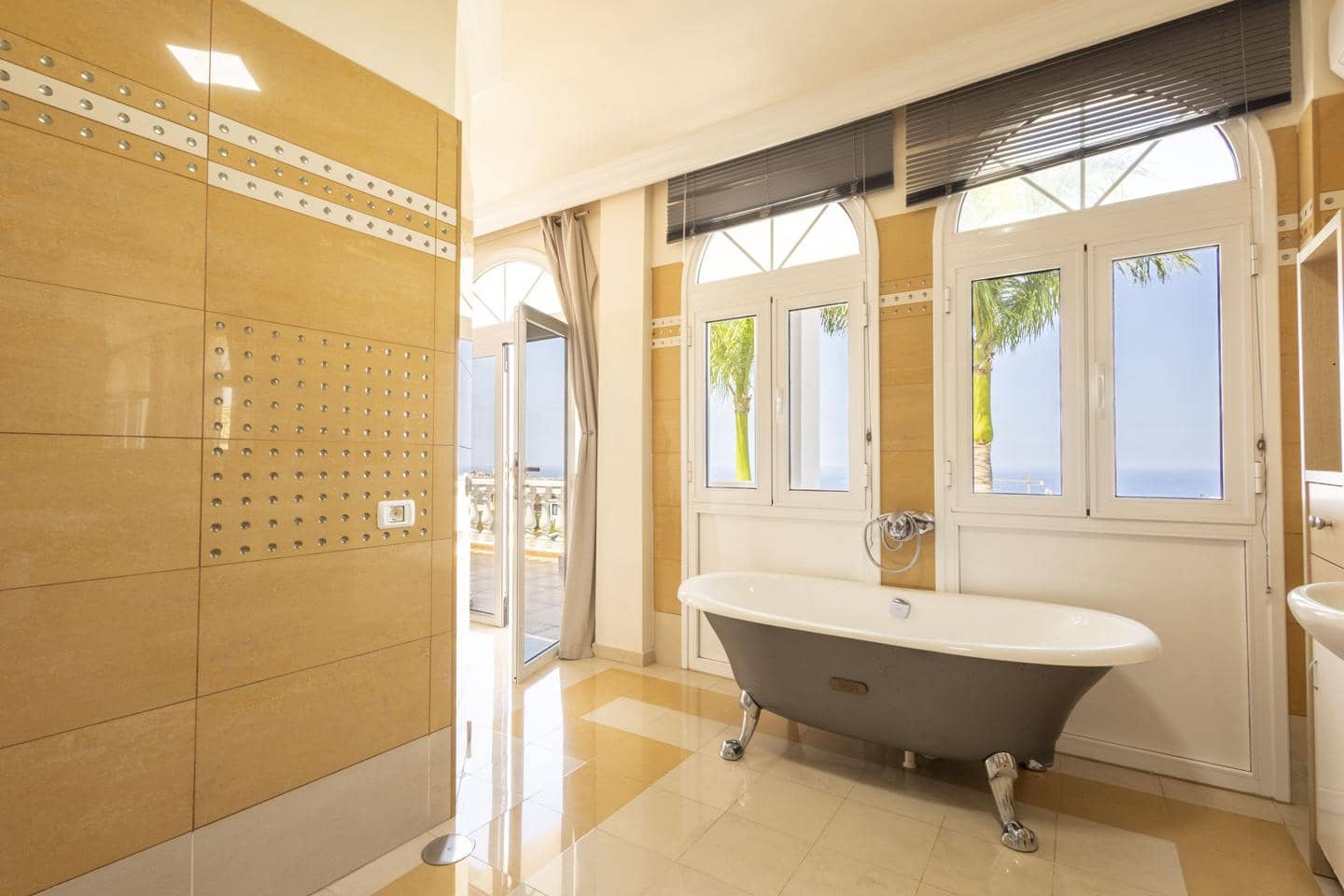 4 sovrum Villa till salu i Costa Adeje - 2 100 000 € (Ref: 9076918)