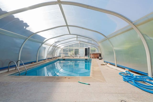 8 sypialnia Willa na sprzedaż w Boadilla del Monte z basenem - 1 250 000 € (Ref: 9121437)