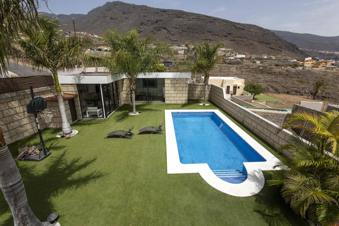 4 soveværelse Villa til salg i Candelaria med swimmingpool - € 849.000 (Ref: 9175548)