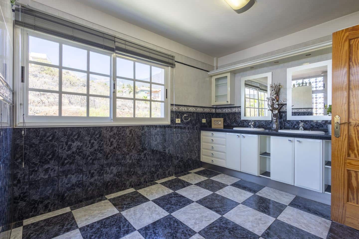 4 Zimmer Villa zu verkaufen in Candelaria mit Pool - 680.000 € (Ref: 9197142)