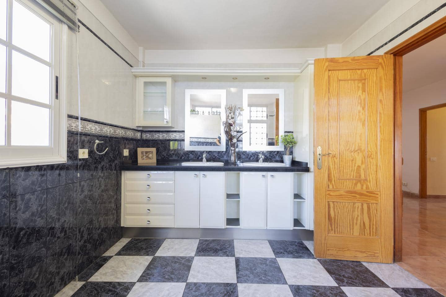 4 Zimmer Villa zu verkaufen in Candelaria mit Pool - 680.000 € (Ref: 9197142)