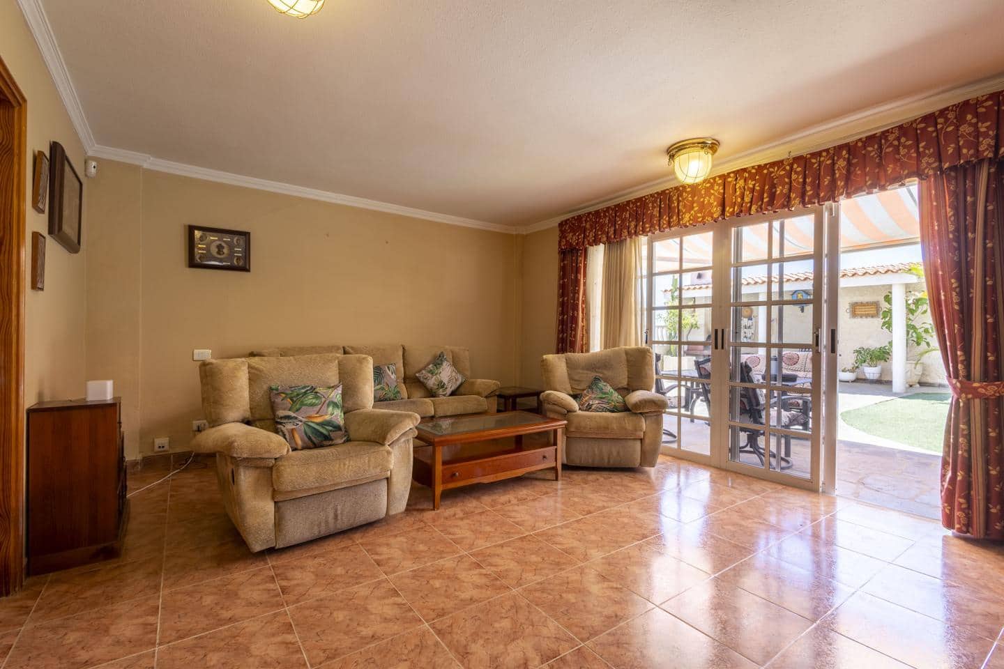 4 Zimmer Villa zu verkaufen in Candelaria mit Pool - 680.000 € (Ref: 9197142)