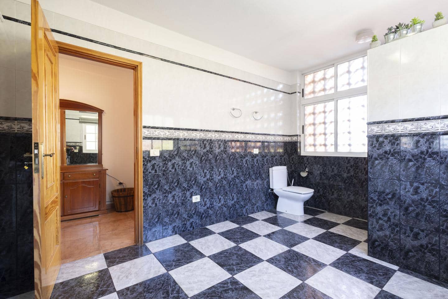 4 Zimmer Villa zu verkaufen in Candelaria mit Pool - 680.000 € (Ref: 9197142)