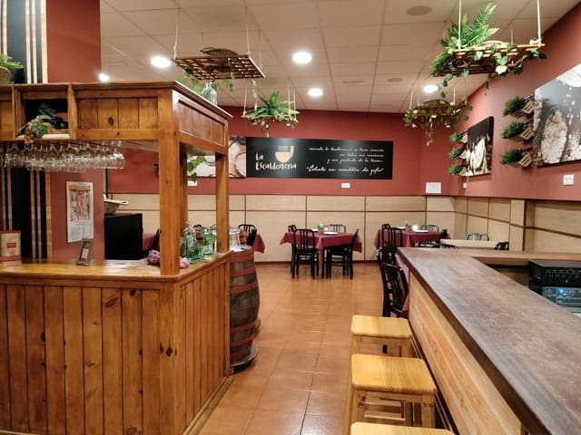 1 bedroom Business for sale in San Cristóbal de La Laguna - € 265,000 (Ref: 9378486)