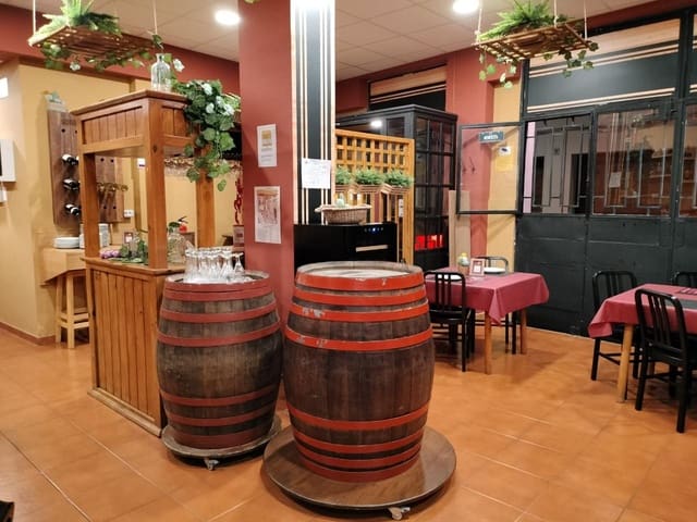 1 bedroom Business for sale in San Cristóbal de La Laguna - € 265,000 (Ref: 9378486)