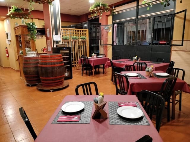 1 bedroom Business for sale in San Cristóbal de La Laguna - € 265,000 (Ref: 9378486)