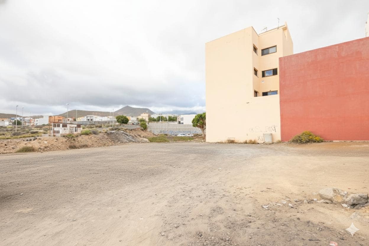 Mark till salu i San Isidro de Abona - 98 000 € (Ref: 9420087)