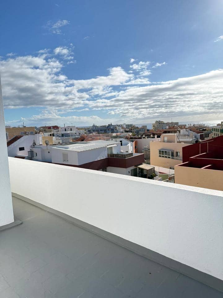 2 slaapkamer Flat te koop in El Medano - € 225.000 (Ref: 9454884)