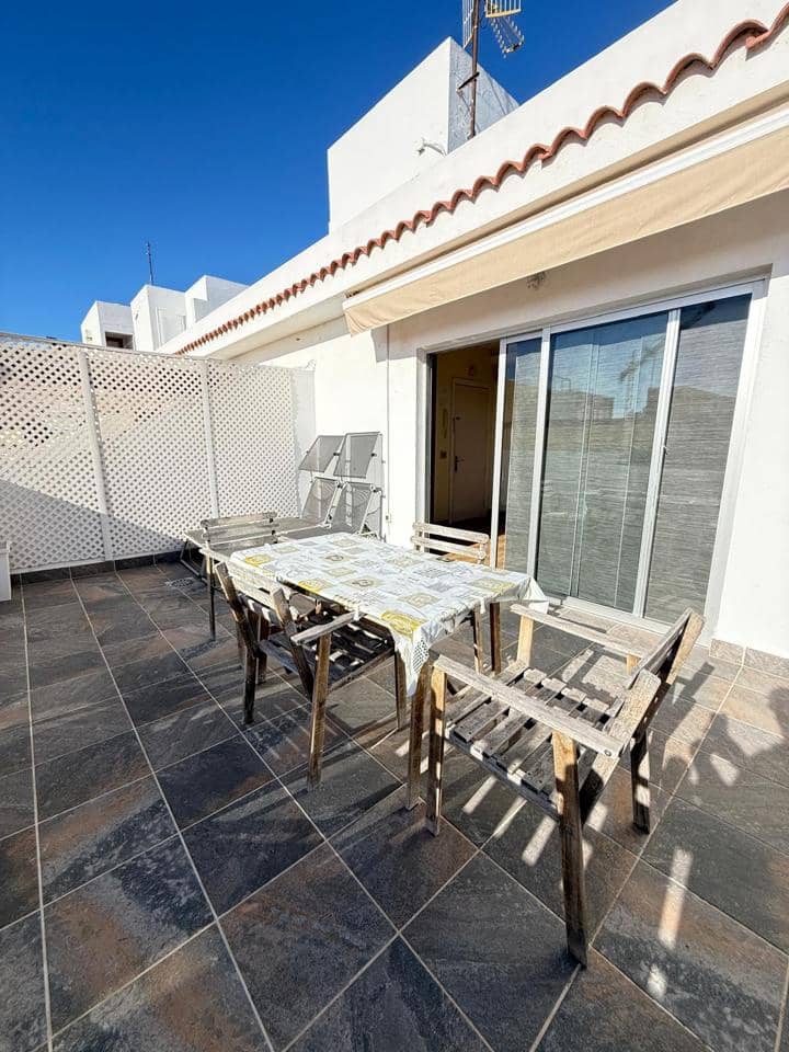 2 slaapkamer Flat te koop in El Medano - € 225.000 (Ref: 9454884)