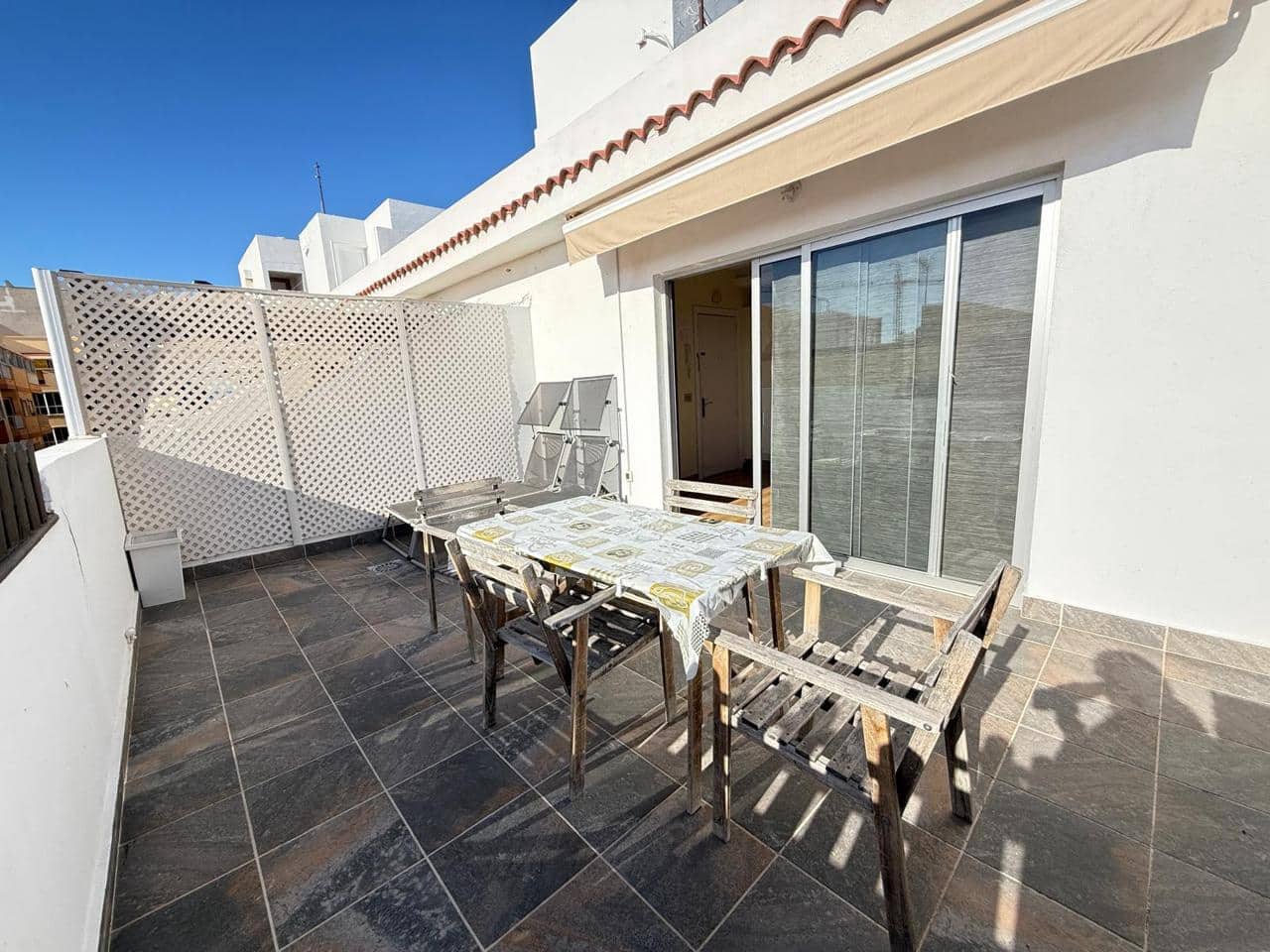 2 slaapkamer Flat te koop in El Medano - € 225.000 (Ref: 9454884)