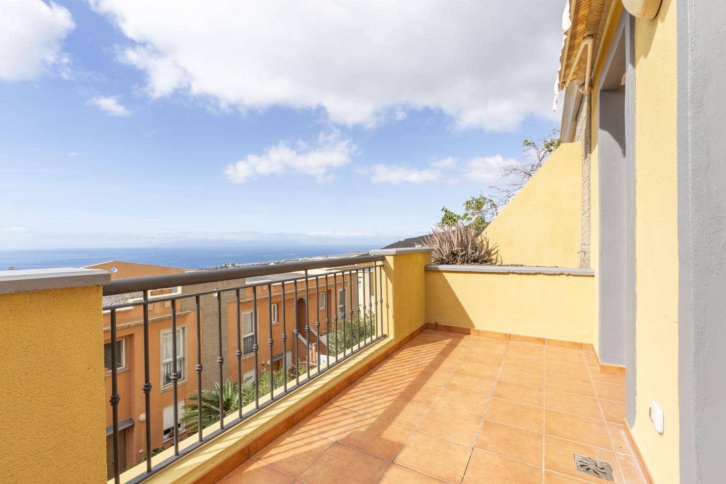 2 bedroom Flat for sale in Costa Adeje with pool garage - € 345,000 (Ref: 9482409)