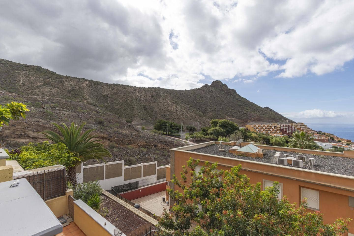 2 bedroom Flat for sale in Costa Adeje with pool garage - € 345,000 (Ref: 9482409)