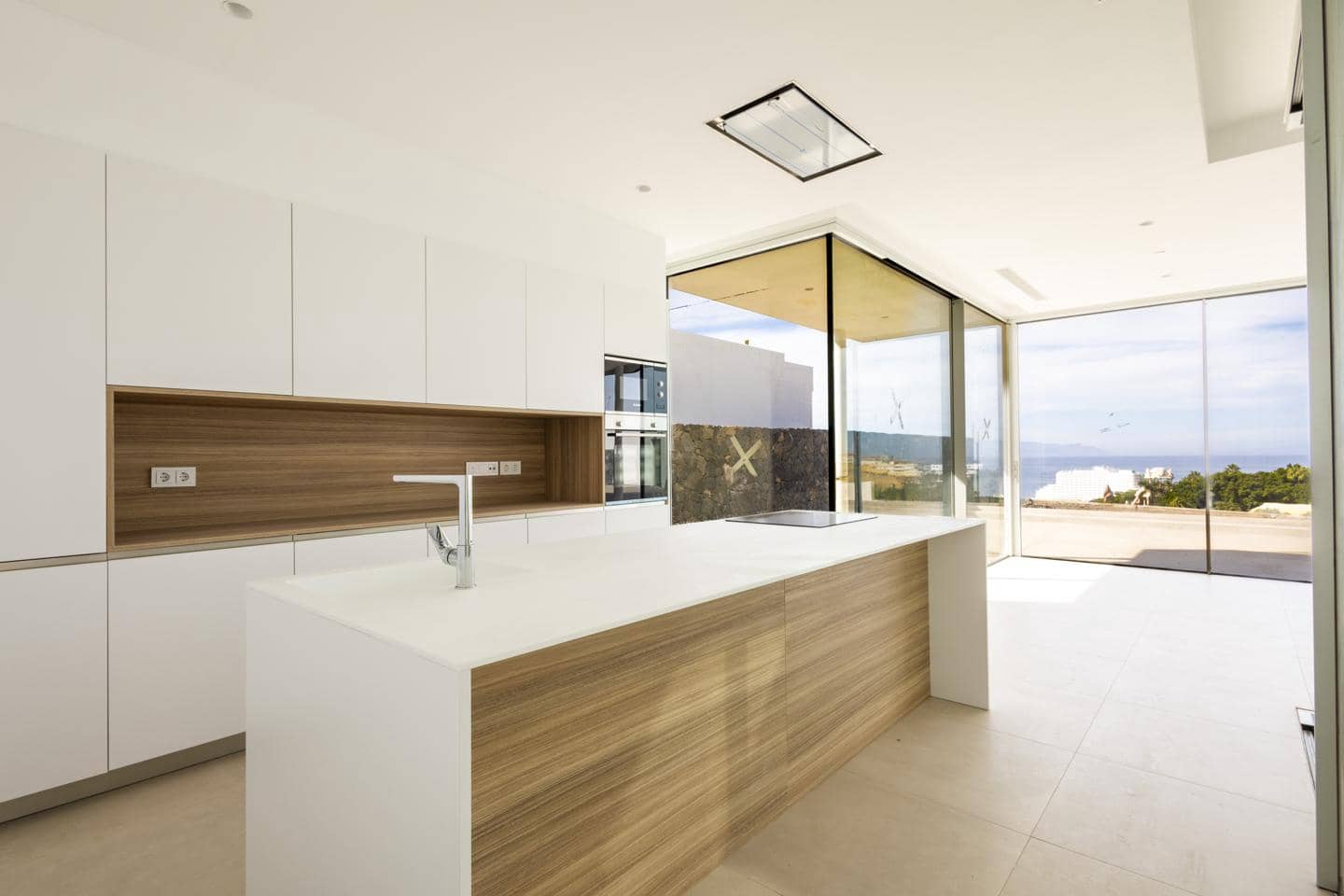 5 bedroom Villa for sale in Costa Adeje - € 2,700,000 (Ref: 9499885)