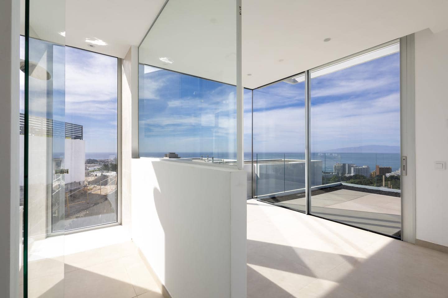 5 bedroom Villa for sale in Costa Adeje - € 2,700,000 (Ref: 9499885)