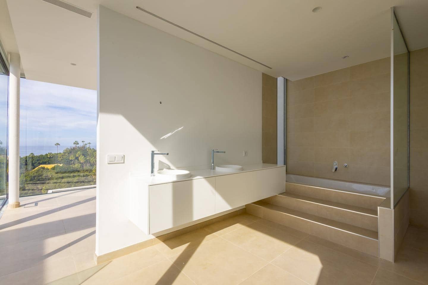 5 bedroom Villa for sale in Costa Adeje - € 2,700,000 (Ref: 9499885)