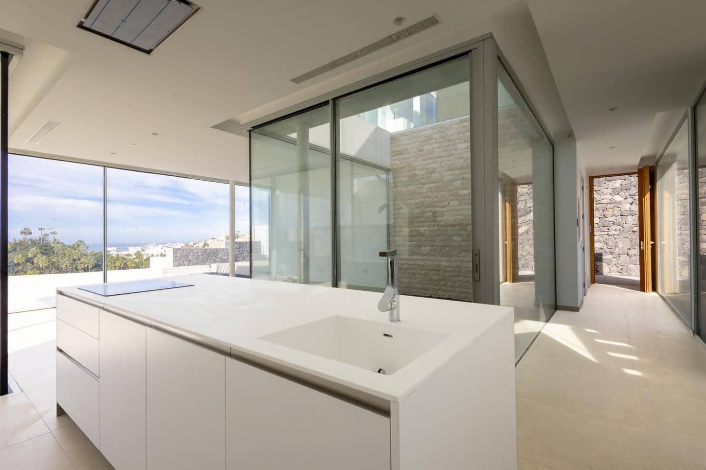 5 bedroom Villa for sale in Costa Adeje - € 2,700,000 (Ref: 9499885)