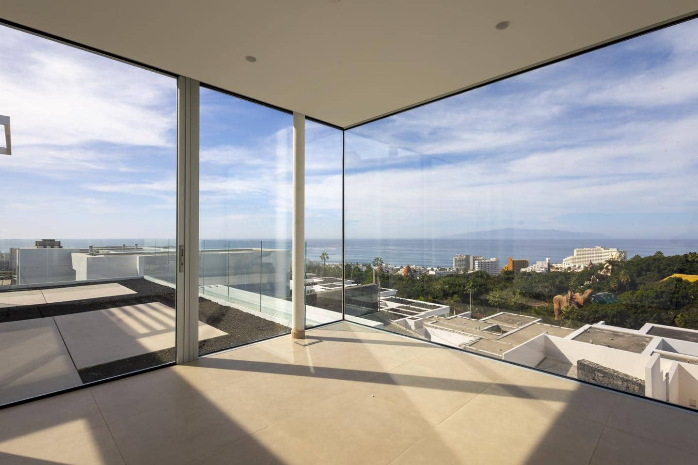 5 bedroom Villa for sale in Costa Adeje - € 2,700,000 (Ref: 9499885)