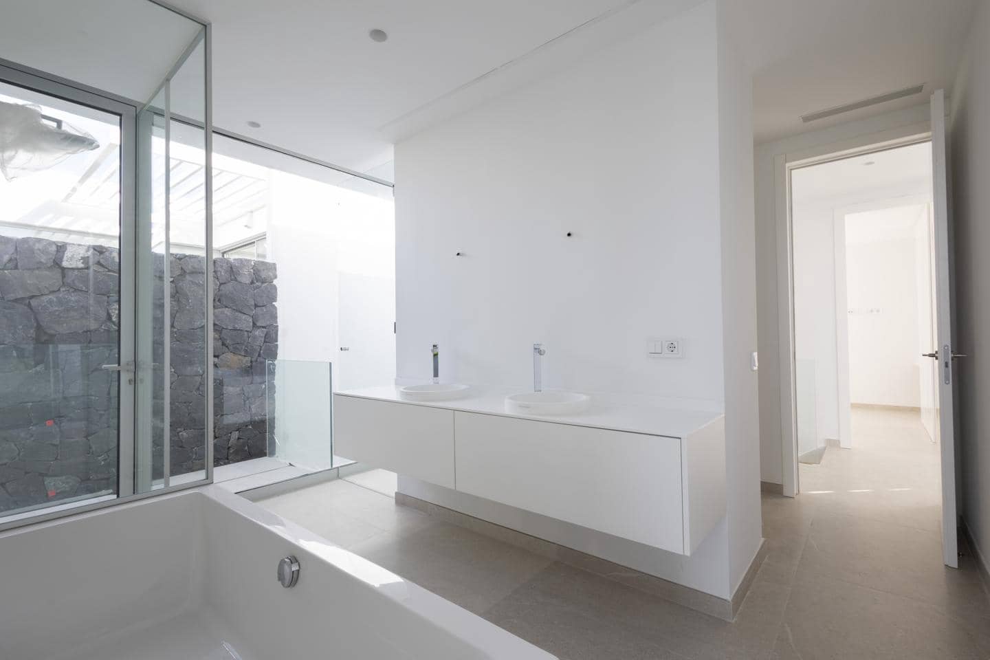 5 bedroom Villa for sale in Costa Adeje - € 2,700,000 (Ref: 9499885)