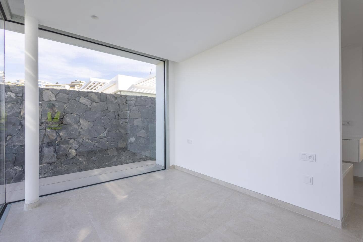 5 bedroom Villa for sale in Costa Adeje - € 2,700,000 (Ref: 9499885)