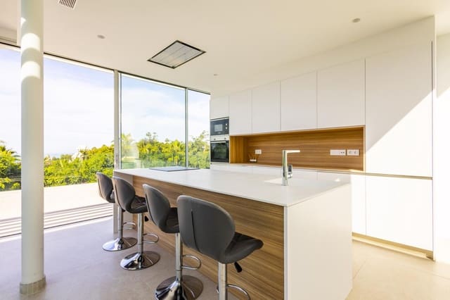 5 bedroom Villa for sale in La Caldera, Adeje - € 2,700,000 (Ref: 9499885)