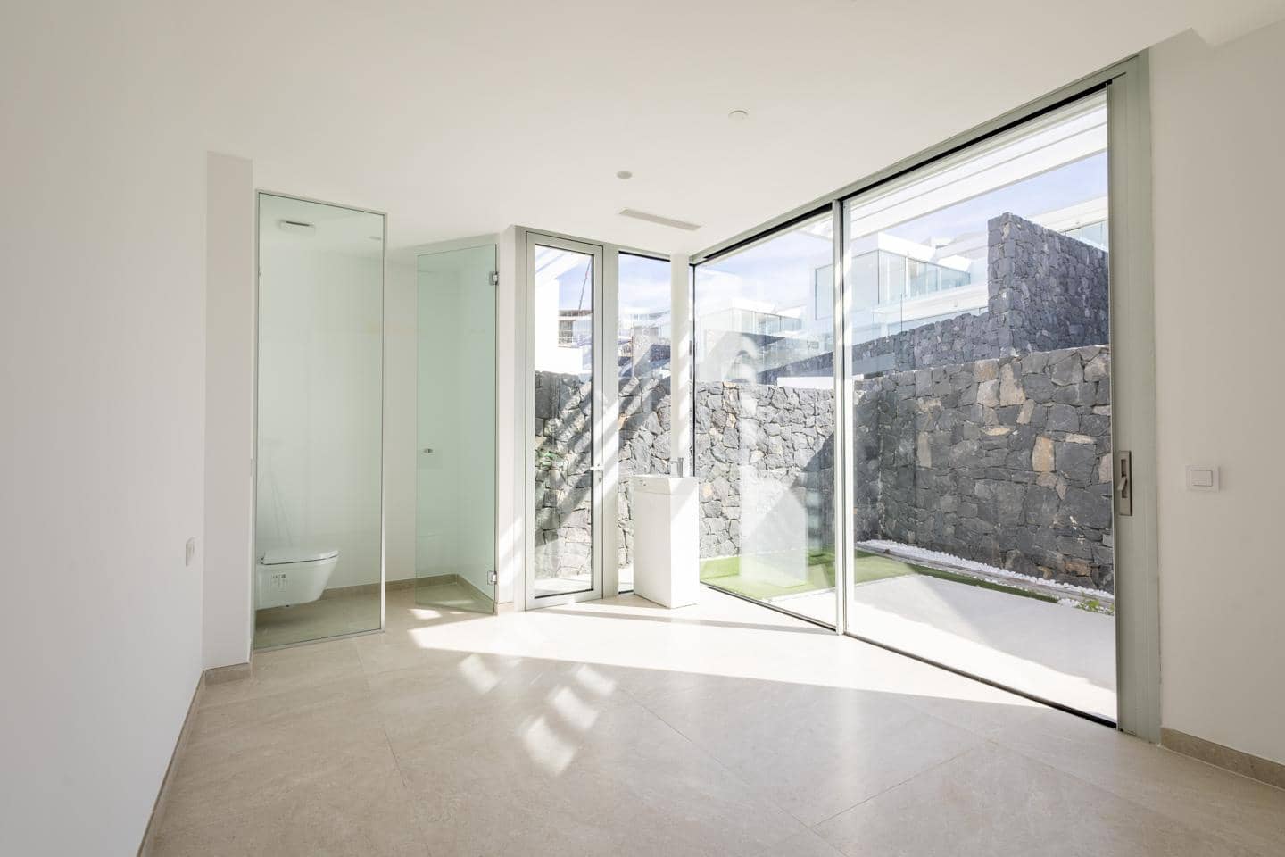 5 bedroom Villa for sale in Costa Adeje - € 2,700,000 (Ref: 9499885)