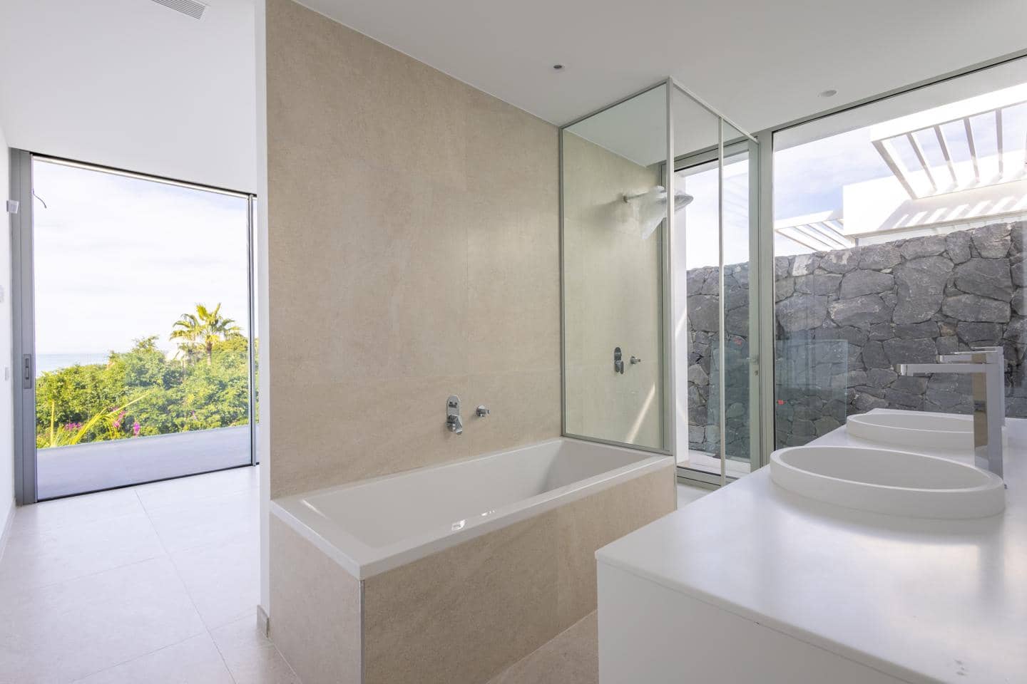 5 bedroom Villa for sale in Costa Adeje - € 2,700,000 (Ref: 9499885)