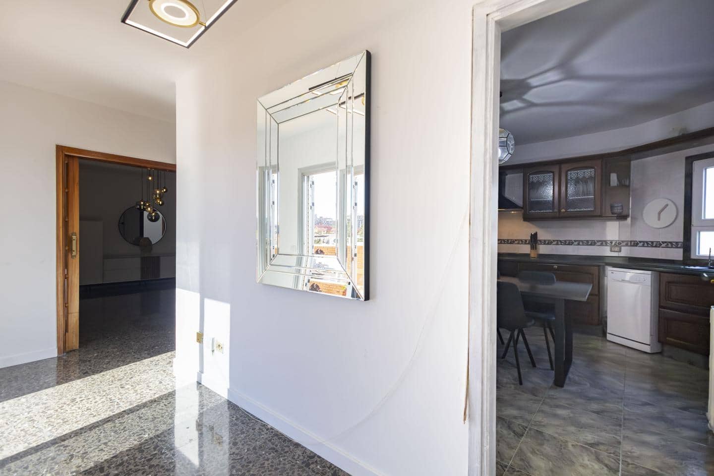 5 quarto Apartamento para arrendar em Santa Cruz de Tenerife - 2 400 € (Ref: 9504686)