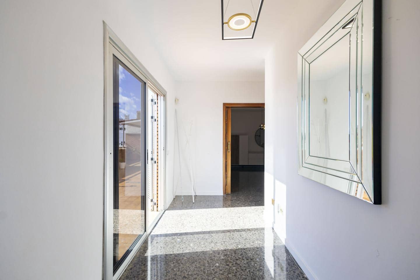 5 quarto Apartamento para arrendar em Santa Cruz de Tenerife - 2 400 € (Ref: 9504686)